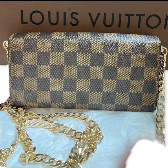 Louis Vuitton Damier Long Wallet Portefeuille Sarah Shoulder/ Crossbody Bag. - Picture 4 of 16